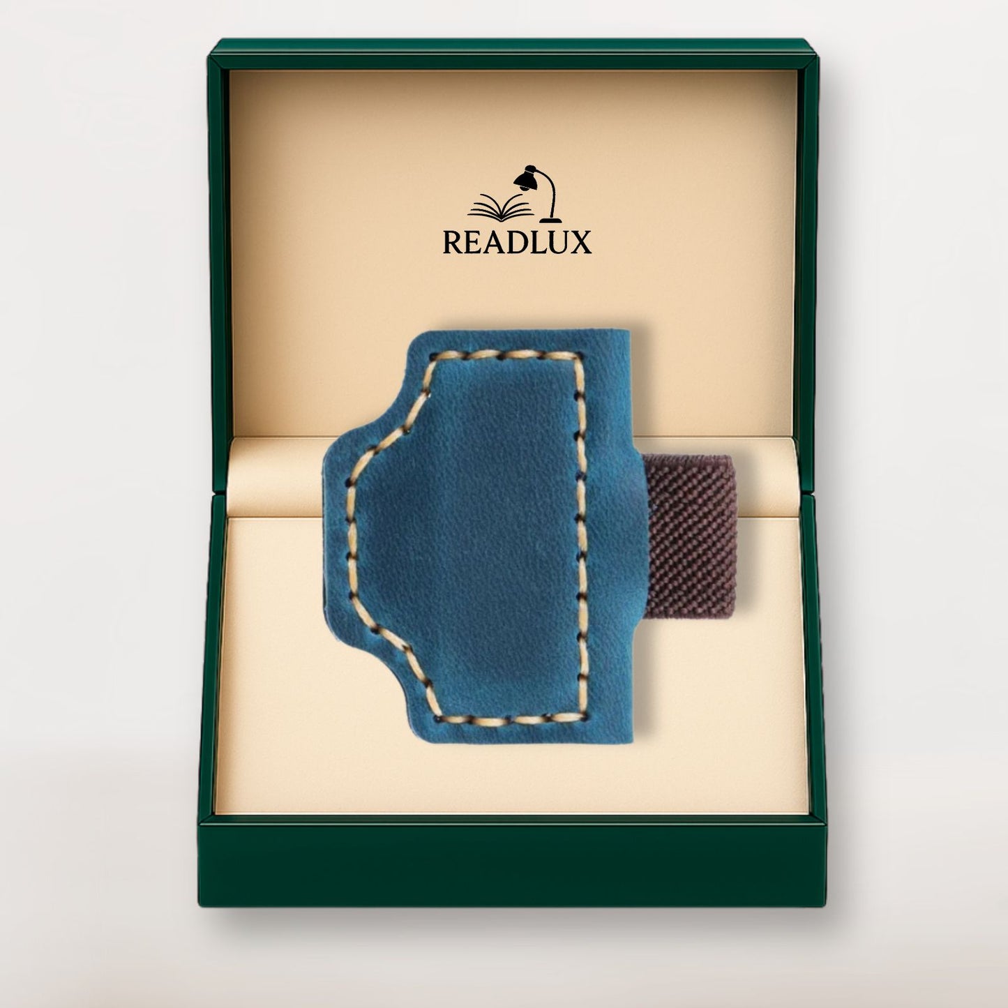 Marque page en cuir bleu grainé, forme fine et élégante, une touche fraîche et apaisante pour vos livres.