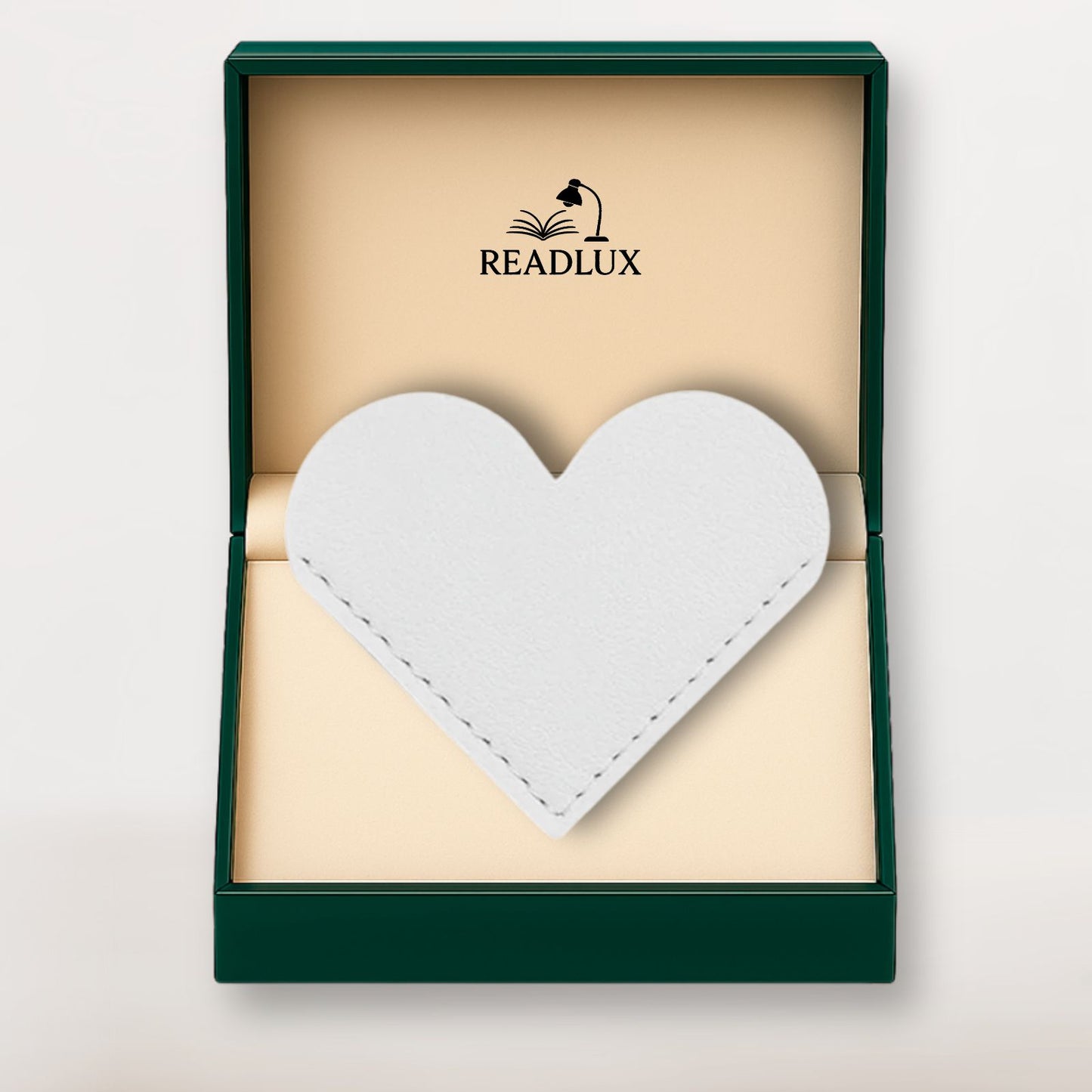 Marque page cuir blanc en forme de cœur, présenté dans un coffret raffiné Readlux