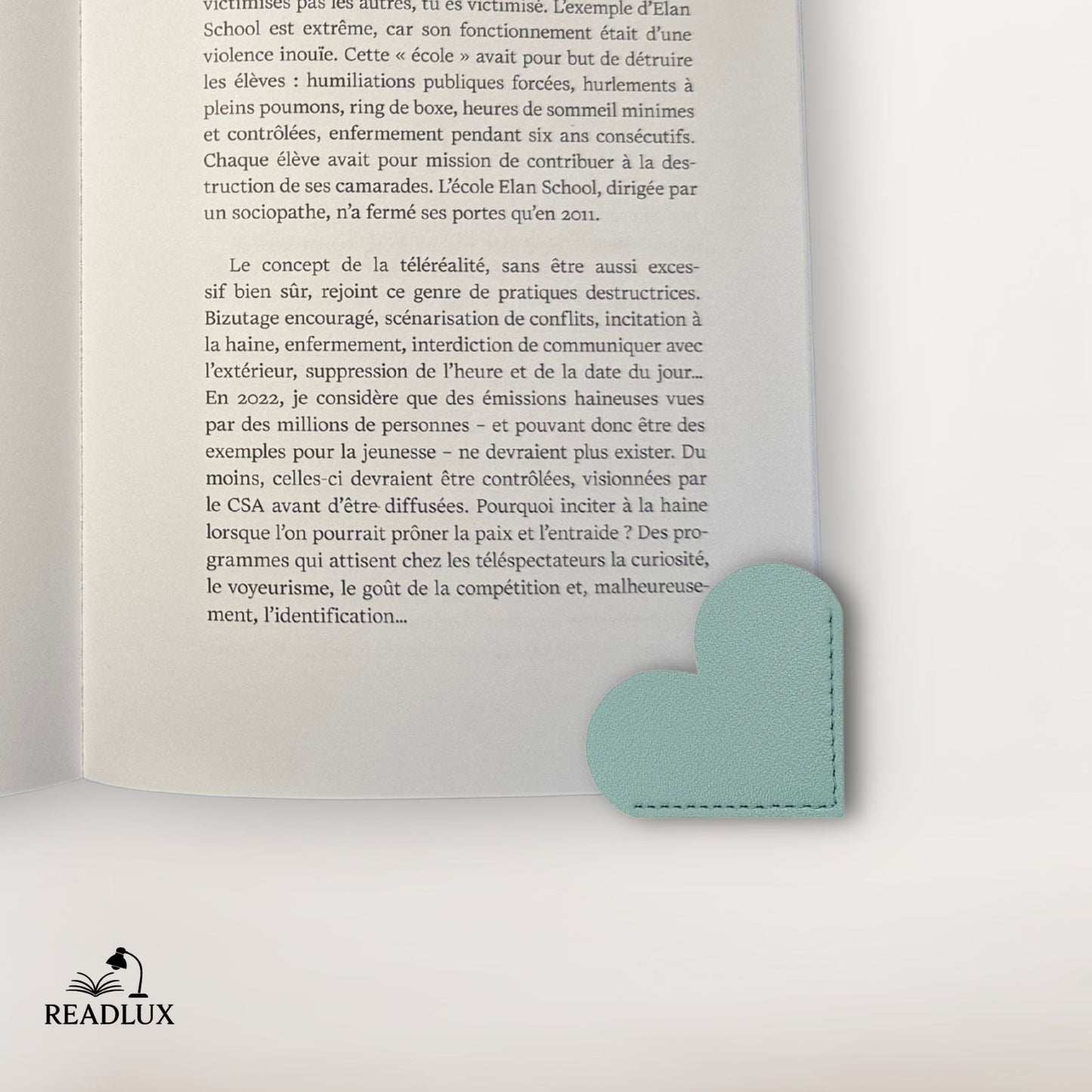 Marque page en cuir vert d'eau au design cœur