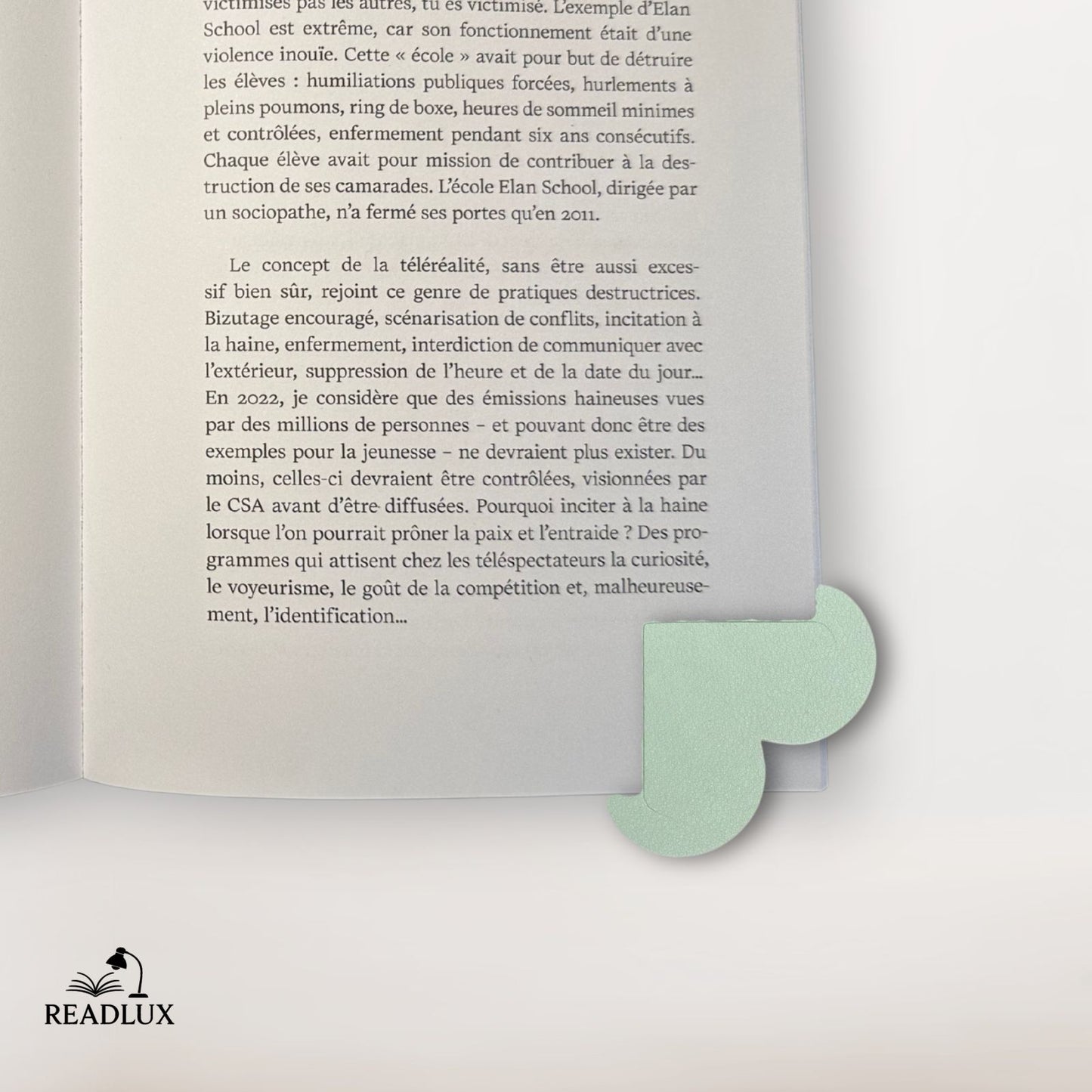 Marque page en cuir vert d'eau en forme de cœur texturé