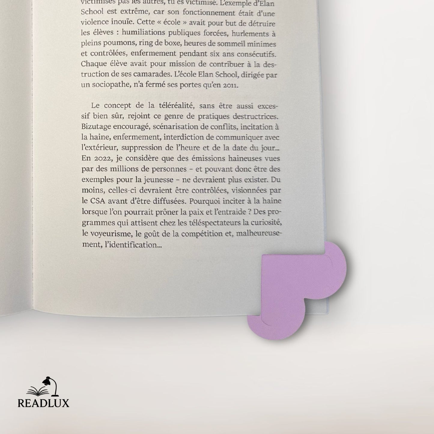 Marque page en cuir violet en forme de cœur texturé