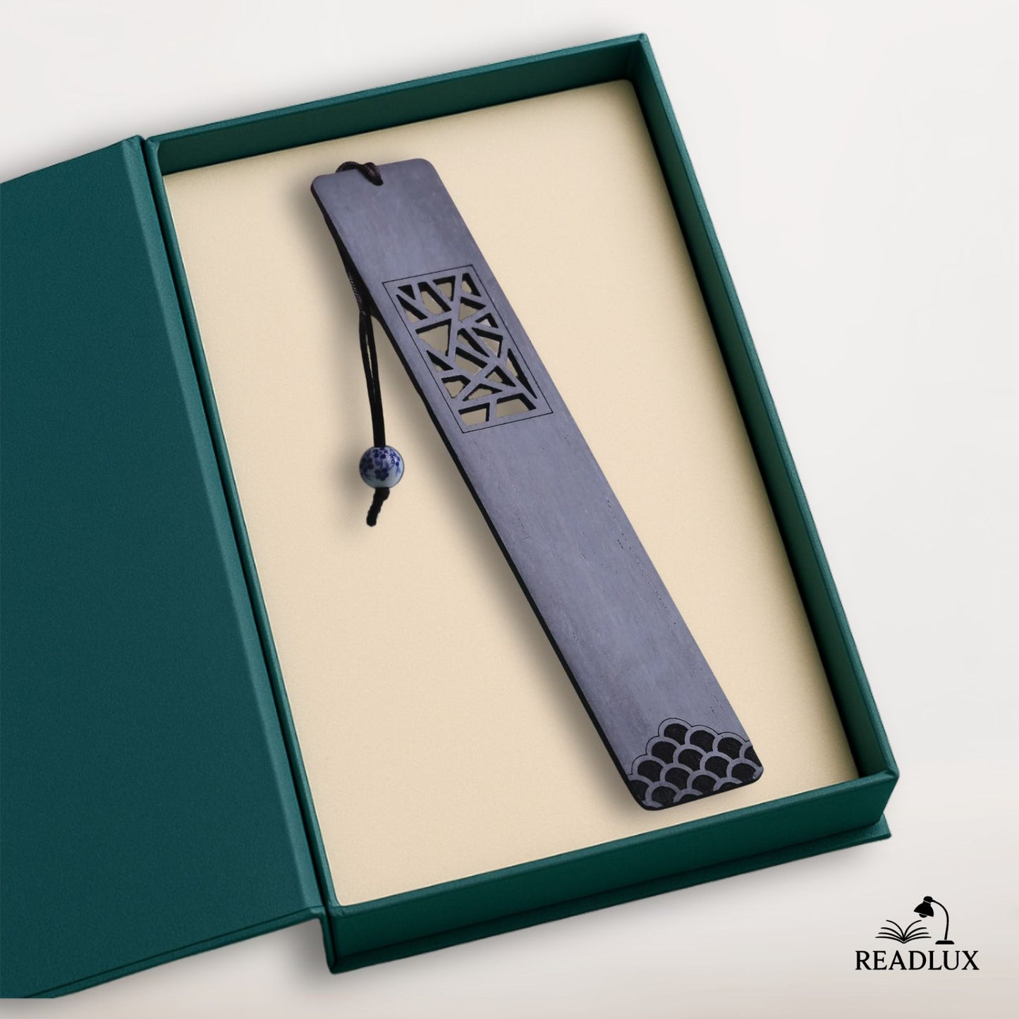 marque page bois sombre motif géométrique élégant et épuré, accessoire raffiné pour lecture