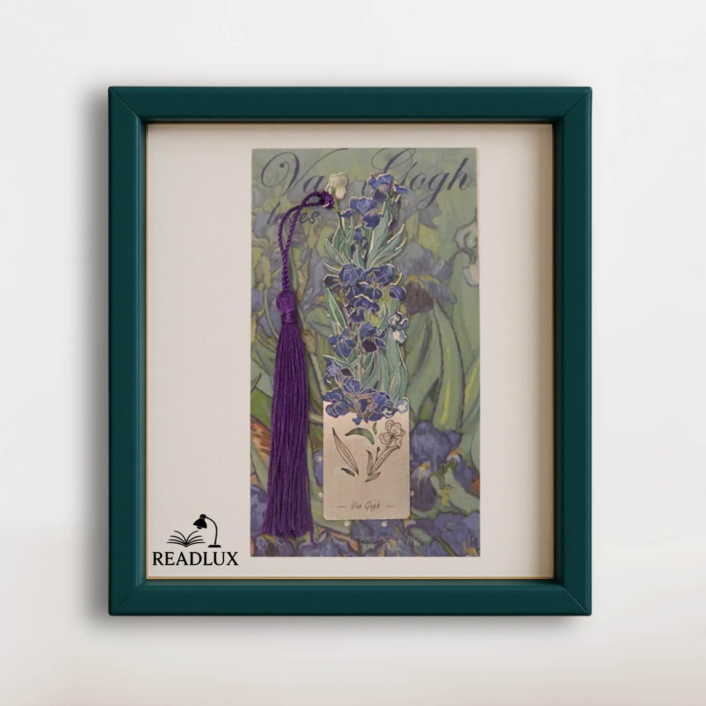 Marque page en métal avec iris bleu et pompon violet, illustré sur carte artistique Van Gogh