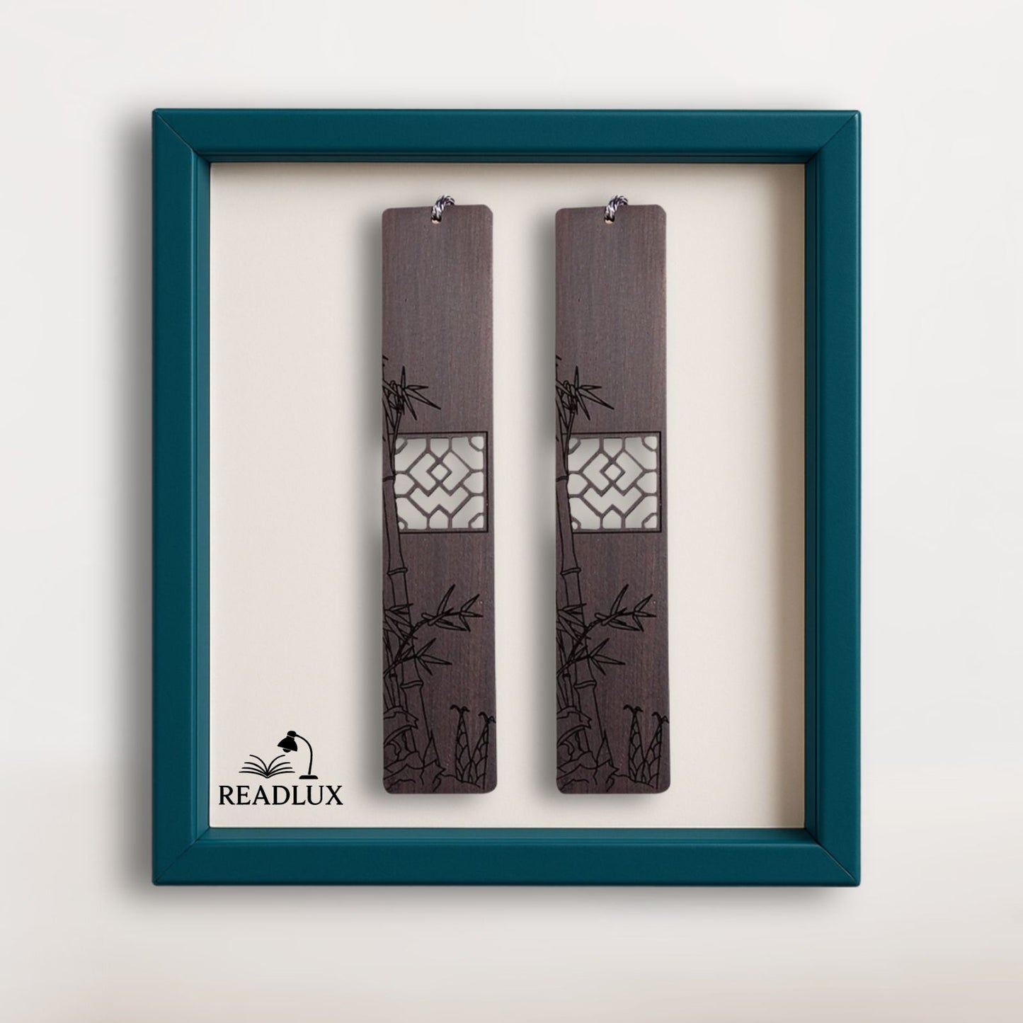 Marque page bois foncé gravé bambous avec découpe géométrique, signé Readlux, en 1 ou 2 pièces