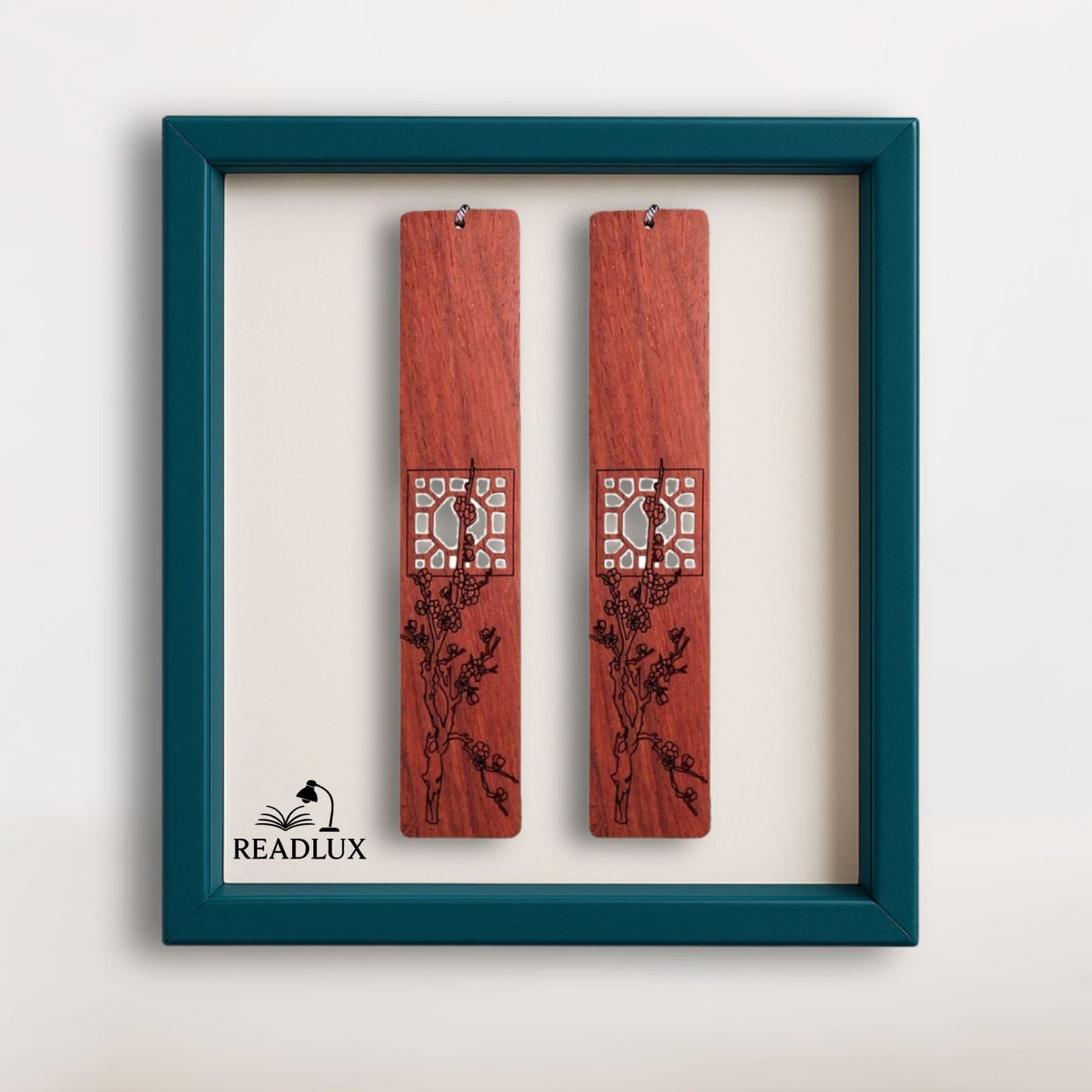 Marque page bois rouge gravé floral et ajouré, signé Readlux, en 1 ou 2 pièces