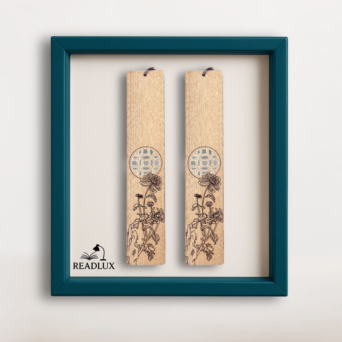 Marque page bois clair gravé avec motif floral et découpe géométrique, disponible en 1 ou 2 pièces, signé Readlux