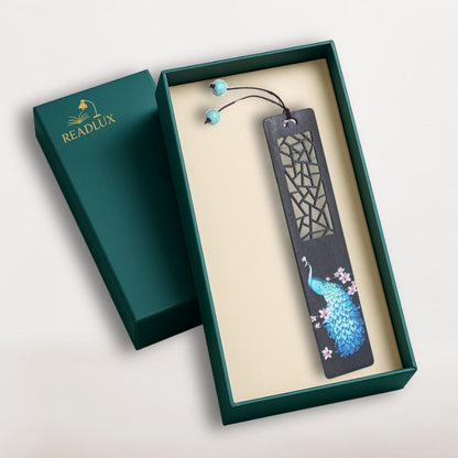 Marque page bois sombre avec paon bleu et découpe géométrique, perles turquoises, signé Readlux

