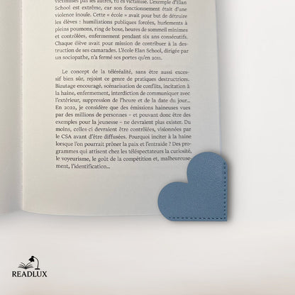 Marque page en cuir bleu gris au design cœur