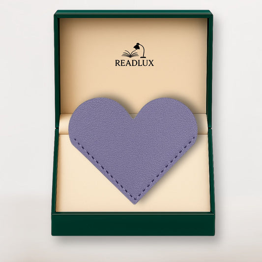 Marque page cuir violet en forme de cœur, présenté dans un coffret raffiné Readlux