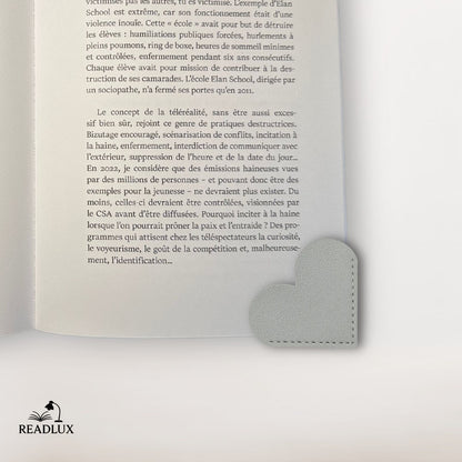 Marque page cuir gris clair en forme de cœur