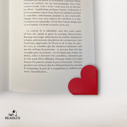 Marque page cuir rouge en forme de cœur