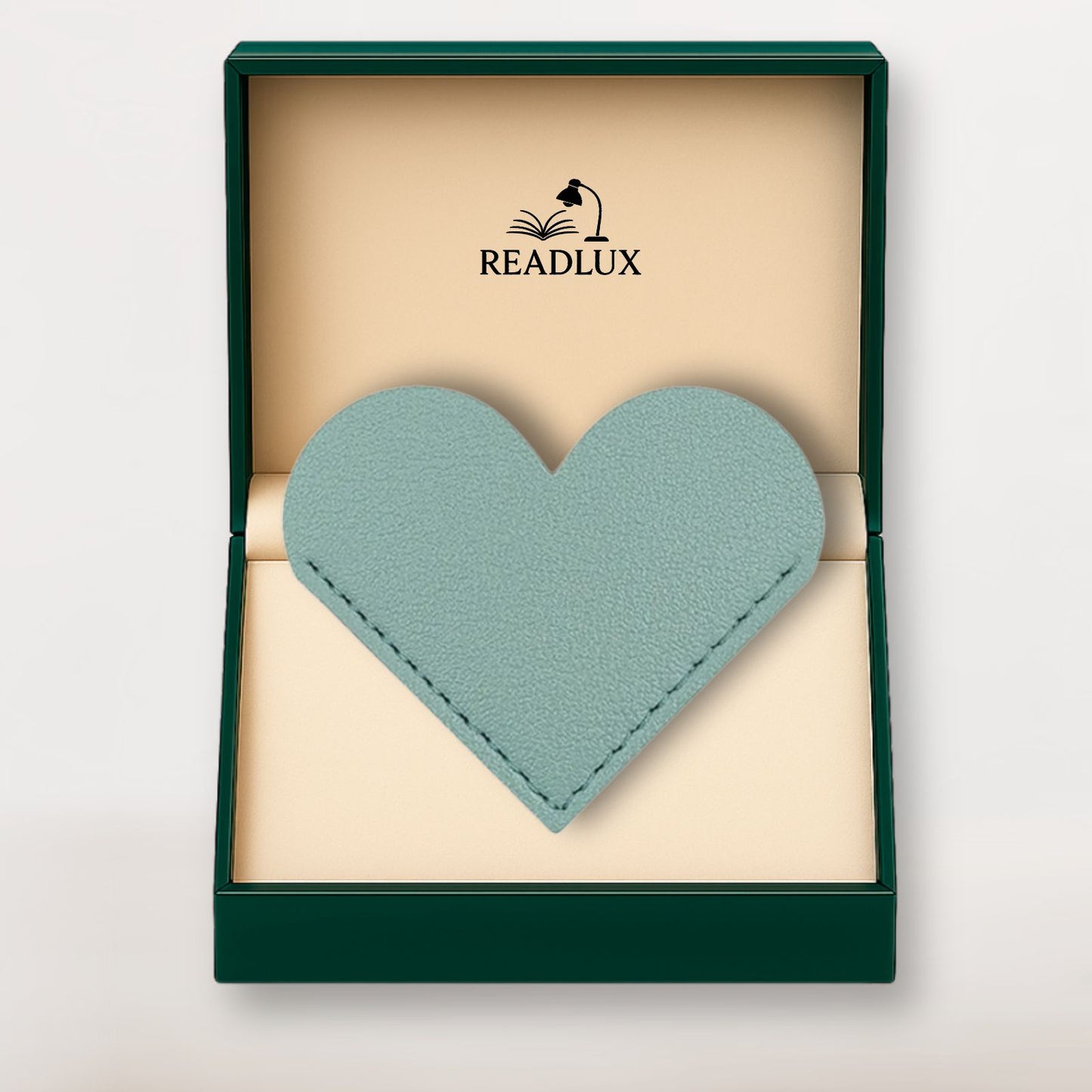 Marque page en cuir  vert d'eau au design cœur, présenté dans un écrin élégant signé Readlux