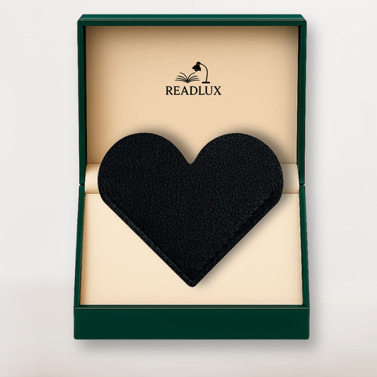 Marque page cuir noir en forme de cœur, présenté dans un coffret raffiné Readlux