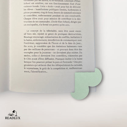 Marque page en cuir vert d'eau en forme de cœur texturé