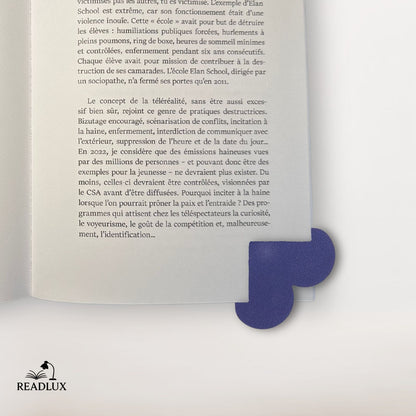 Marque page en cuir violet foncé en forme de cœur texturé