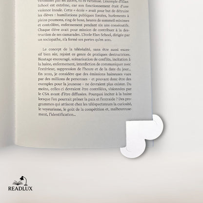 Marque page en cuir blanc en forme de cœur texturé