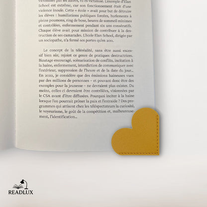 Marque page cuir jaune moutarde en forme de cœur