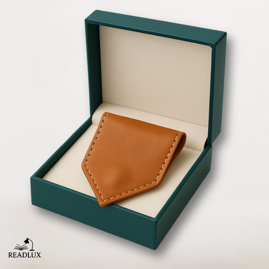 Marque page en cuir camel grainé, teinte chaude et naturelle, accessoire élégant pour sublimer vos lectures.