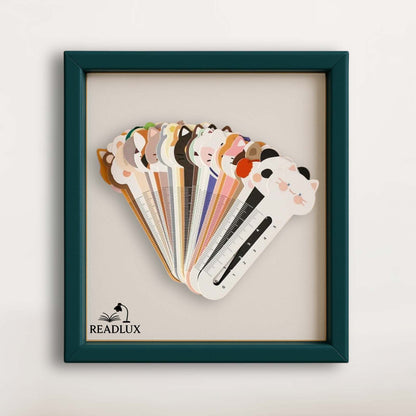 Ensemble de marque pages animaux kawaii présentés en éventail dans un cadre élégant