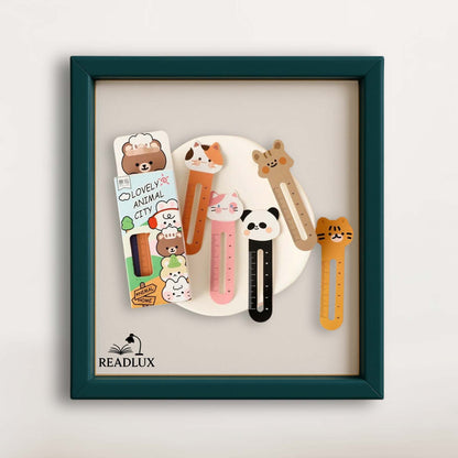 Collection de marque pages animaux colorés disposés soigneusement dans un cadre vert foncé