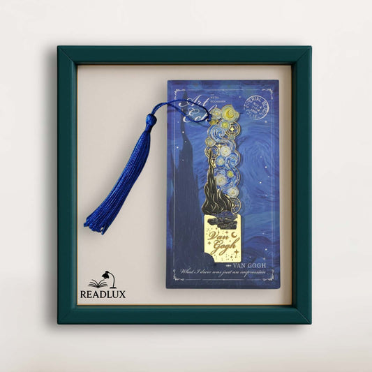 Marque page en métal doré illustrant La Nuit étoilée de Van Gogh, avec pompon bleu foncé