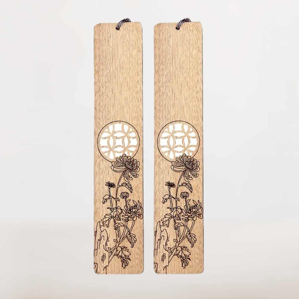 Marque Page Bois Clair Gravé Fleur | Motif Japonais et Élégance Soyeuse