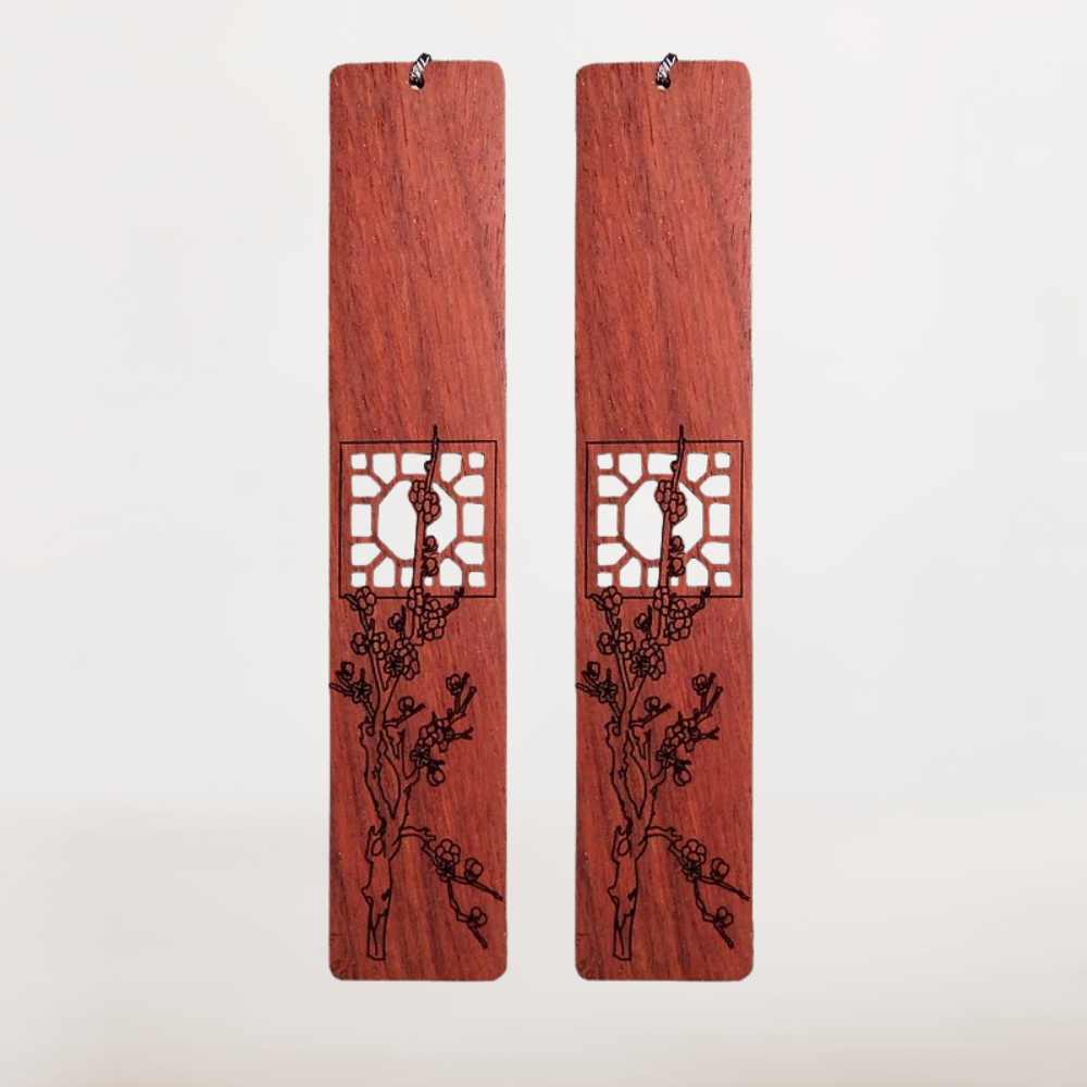 Marque page bois rouge gravé floral et ajouré, signé Readlux, en 1 ou 2 pièces