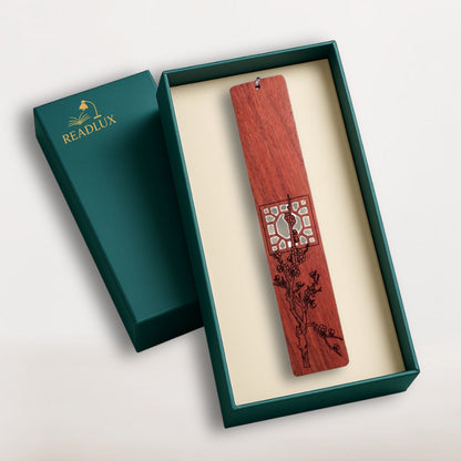 Marque page bois rouge gravé floral et ajouré, signé Readlux, en 1 ou 2 pièces
