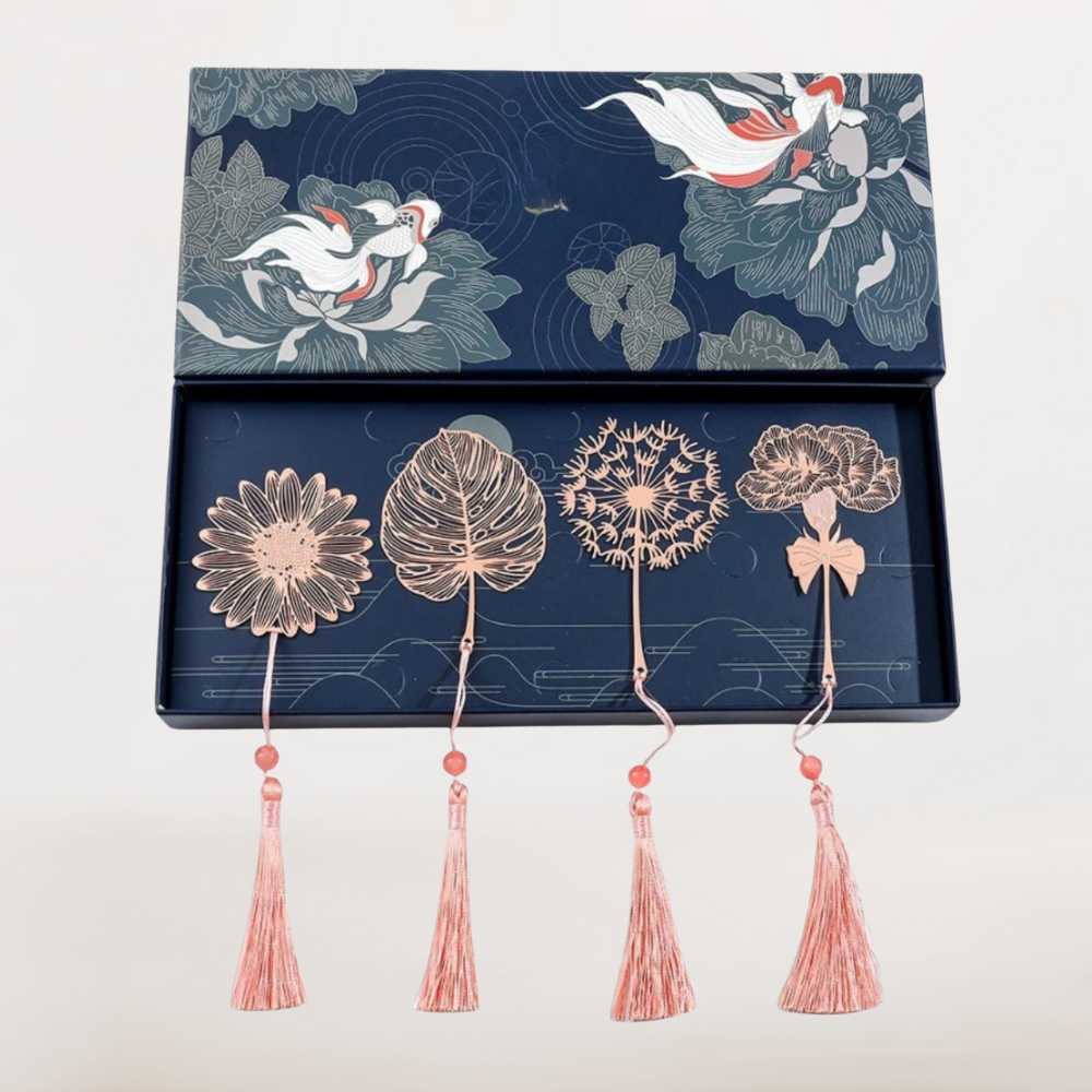 Lot de 4 marque pages en métal rose doré, formes florales variées avec rubans et coffret luxe bleu Readlux