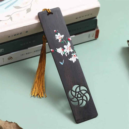 Marque Page Bois Fleurs et Papillons | Éclat Poétique et Pompon Doré