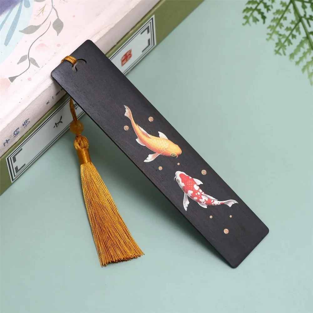 Marque Page Japonais Bois Carpes Koi | Raffinement Doré et Harmonie