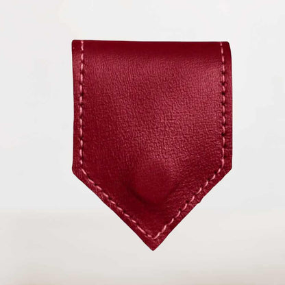 Marque-Page en Cuir Rouge | Élégance Audacieuse Pour Vos Lectures