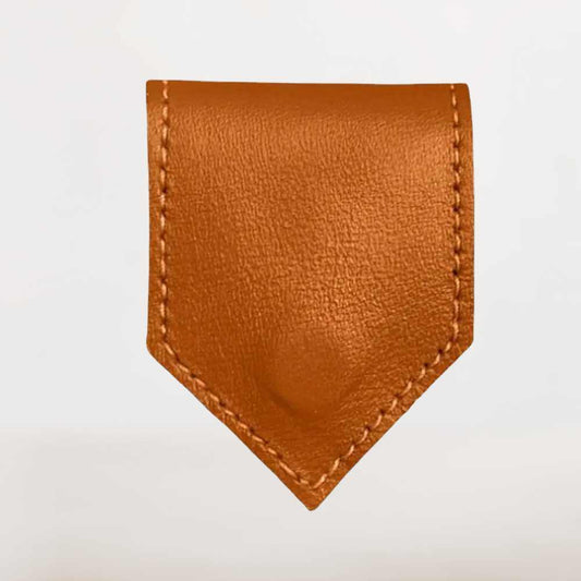 Marque-Page en Cuir Camel | Chaleur et Élégance pour Vos Lectures