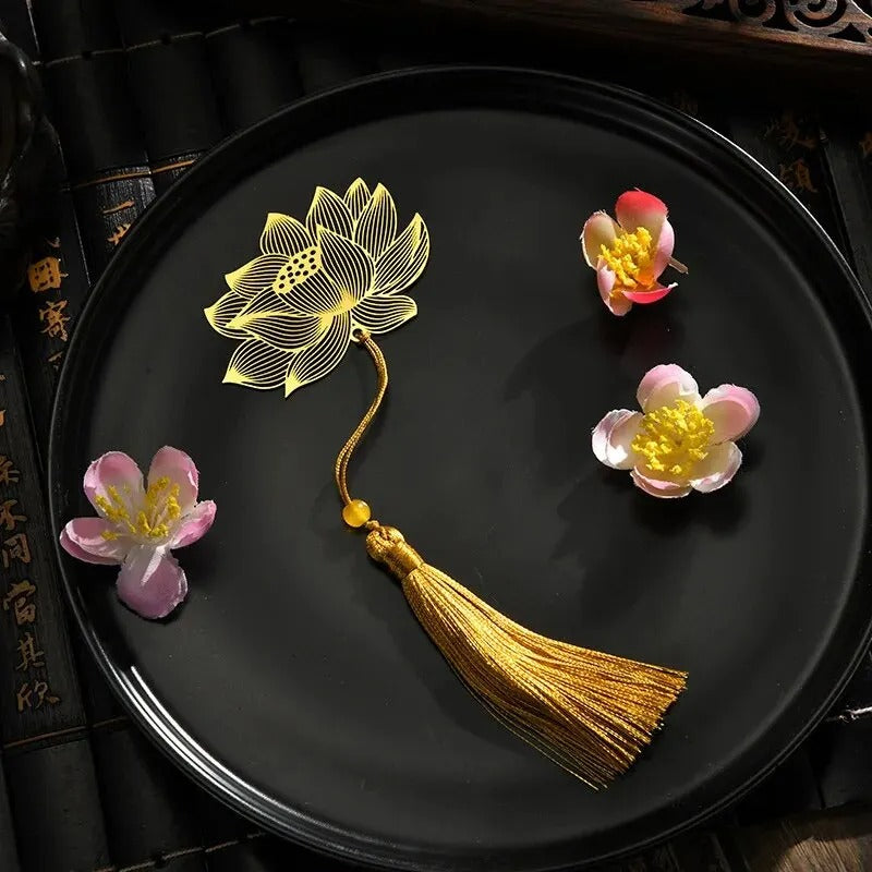 Marque Page Métal | Lotus Doré Et Pompon Élégant