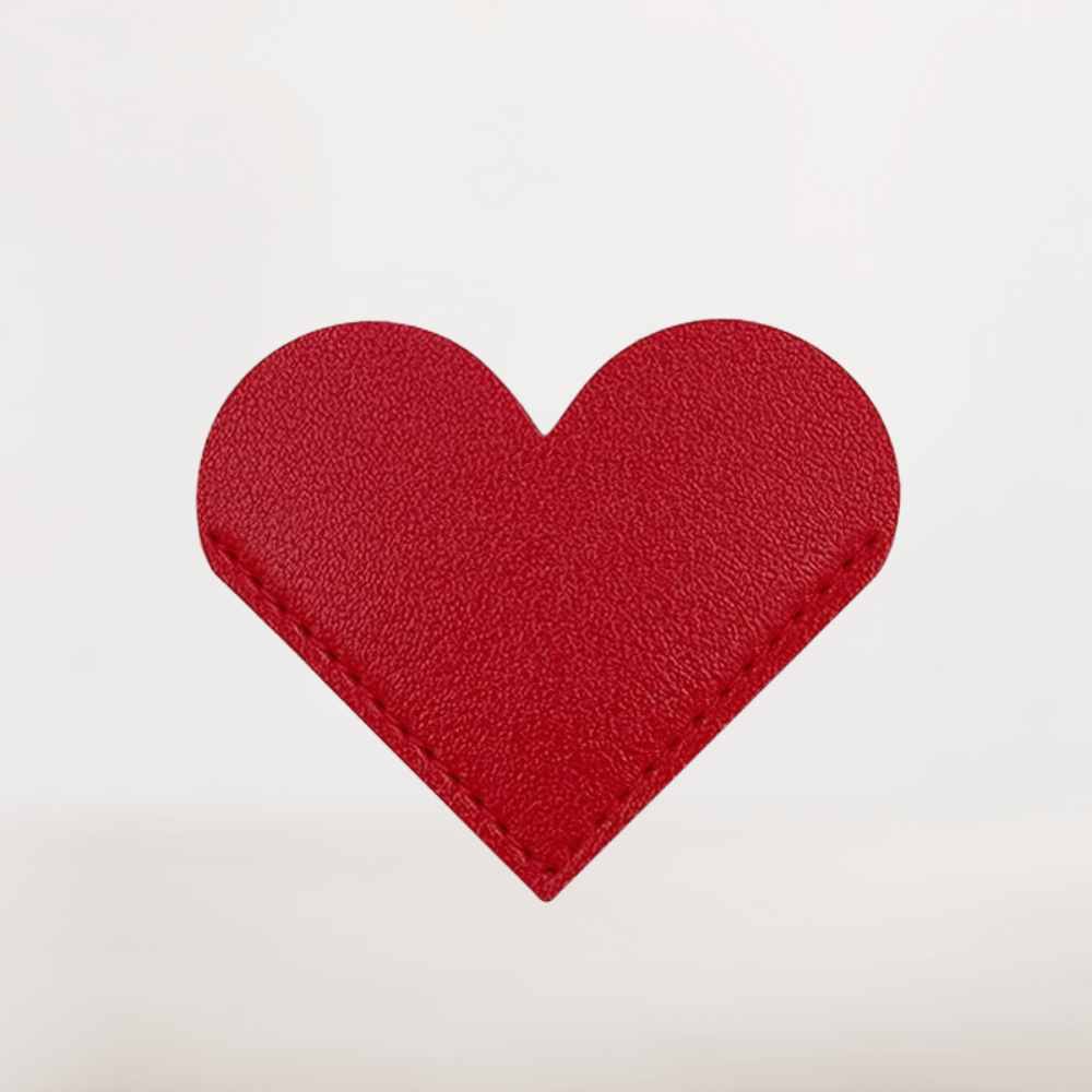 Marque-Page en Cuir Rouge Forme Cœur | Passion et Élégance