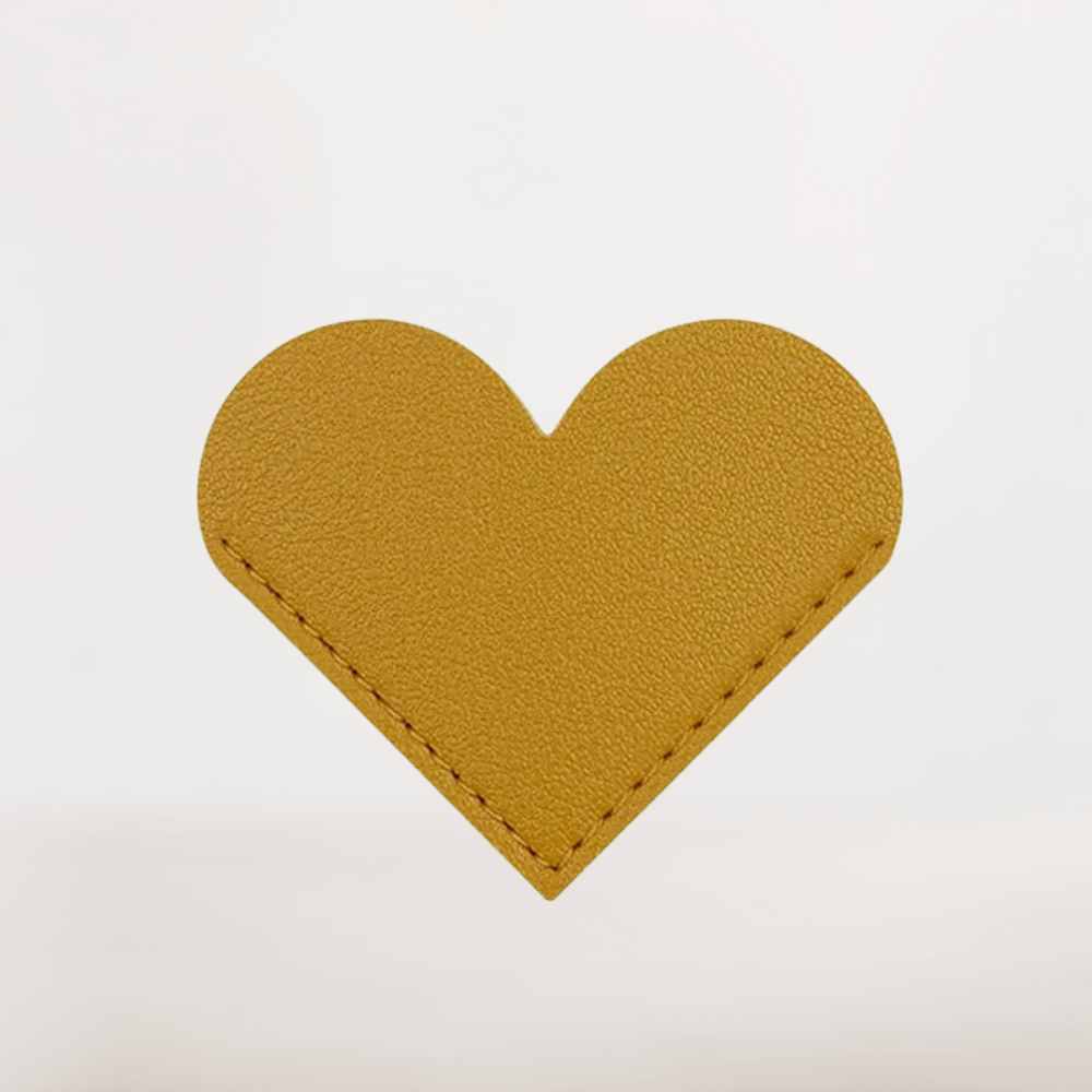 Marque-Page en Cuir Jaune Moutarde Forme Cœur | Élégance et Lumière