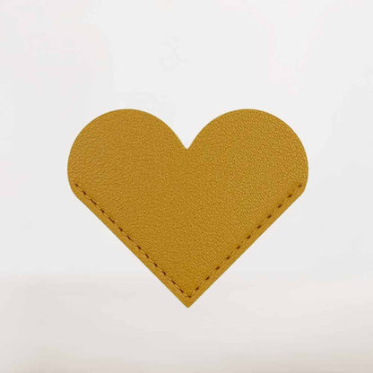 Marque-Page en Cuir Jaune Moutarde Forme Cœur | Élégance et Lumière