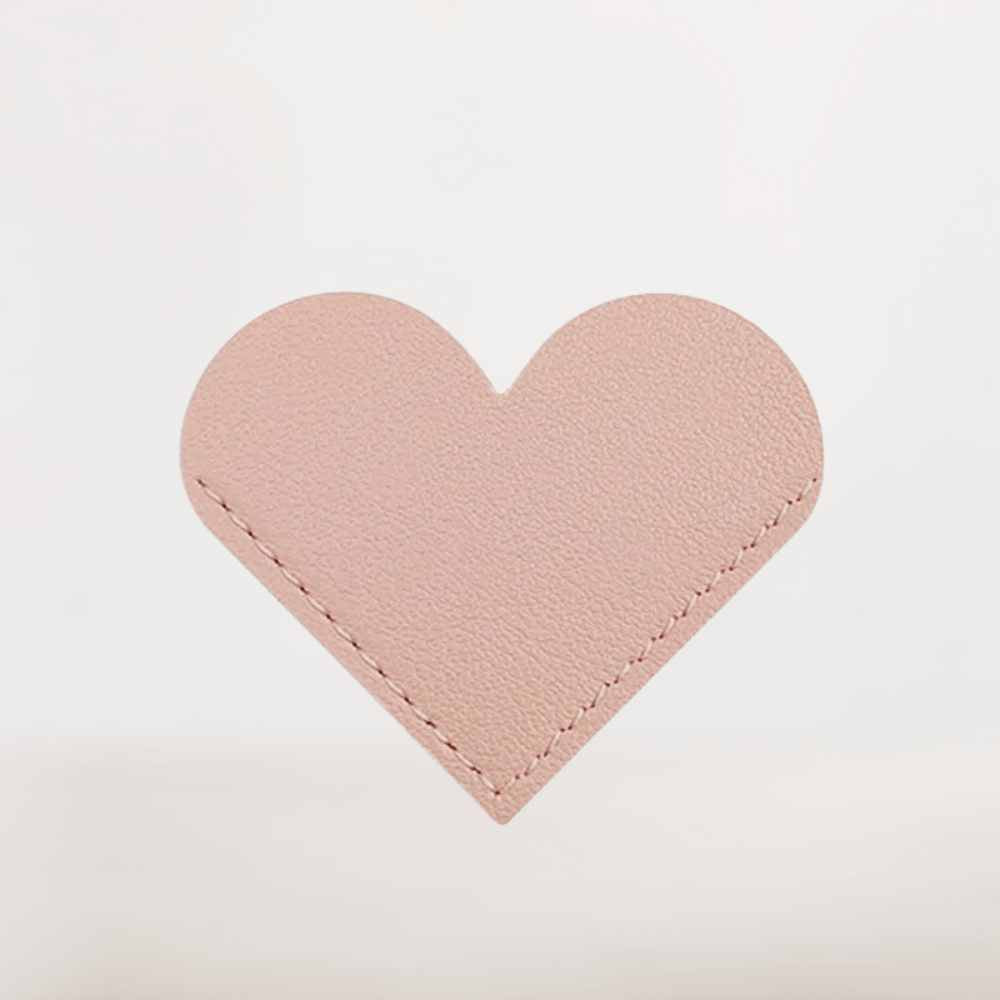 Marque-Page en Cuir Rose Poudré | Raffinement et Tendresse