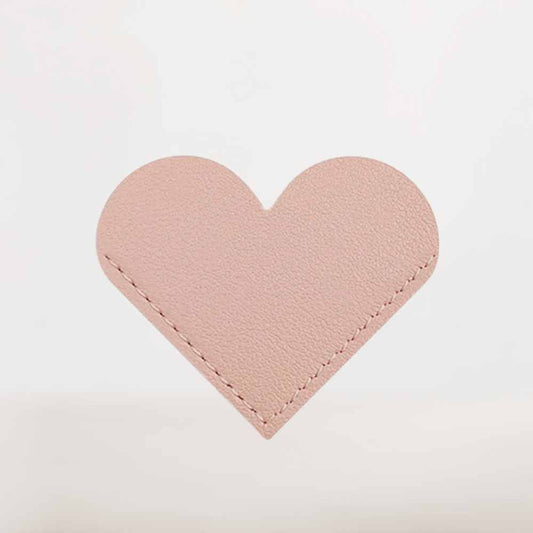 Marque-Page en Cuir Rose Poudré | Raffinement et Tendresse