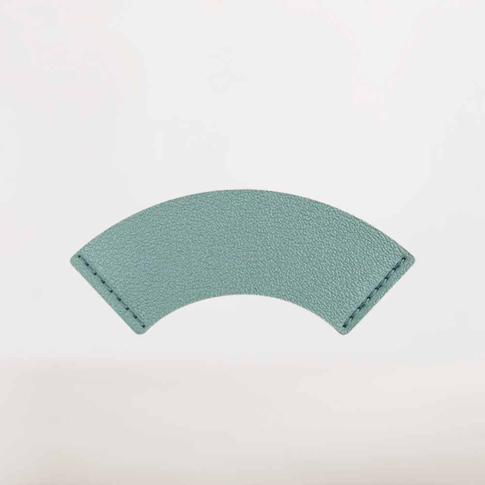 Marque-Page en Cuir Vert d’Eau | Fraîcheur et Sérénité pour Vos Lectures