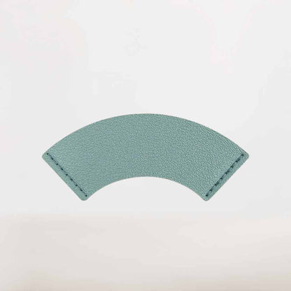 Marque-Page en Cuir Vert d’Eau | Fraîcheur et Sérénité pour Vos Lectures