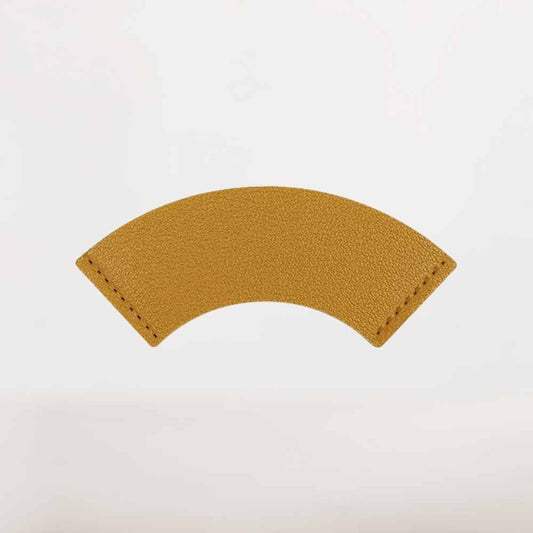 Marque-Page en Cuir Jaune Moutarde | Lumière et Chaleur pour Vos Lectures