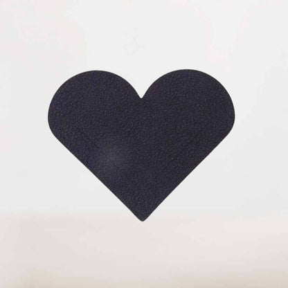 Marque-Page en Cuir Noir Forme Cœur | Sobriété et Fonctionnalité